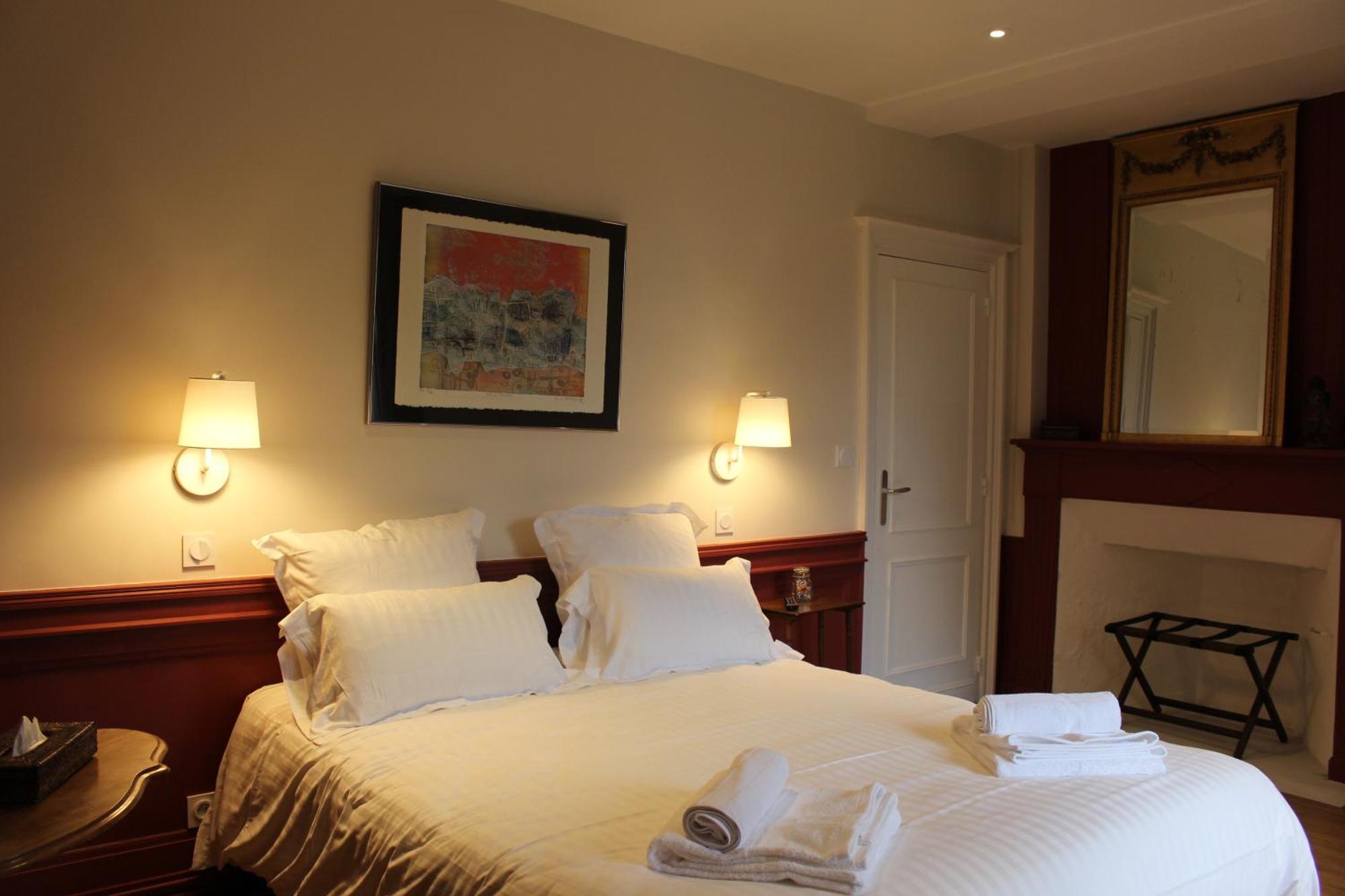 Manoir Du Moustoir - Hotel Les Empreintes Saint-Evarzec Bagian luar foto
